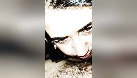 Hot babe with a nice round round body takes a gift of big booty