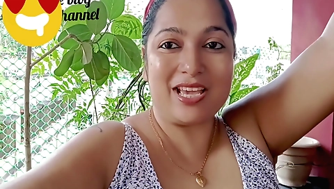 Indian beauty has a great time having her pussy railed