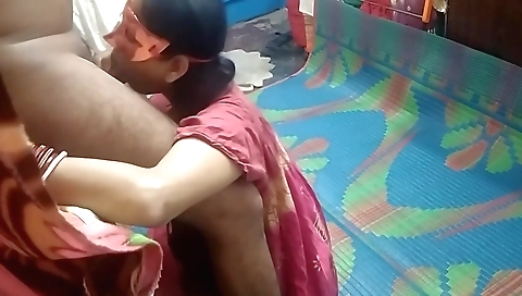 Indian hottie gets banged in amateur video on the street