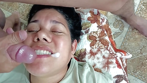 Amateur milf takes off her lingerie and rides in 3k