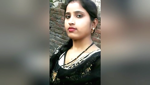 Sexy wife shows her sexy body in amateur sex video