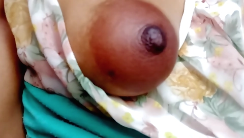 Indian housewife fucks herself and gets fucked in the house