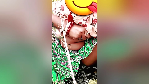 Solo girl enjoys the sun and has a wonderful sex with camera