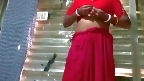Indian aunty gets on knees to perform a good hand job