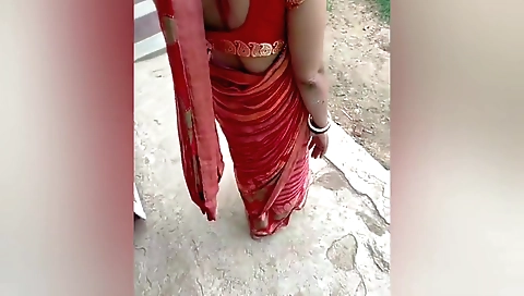 Indian brunette shows her body outdoors in this video